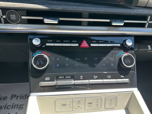Certified 2024 Hyundai Santa Fe Limited FWD image 16