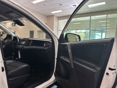 Used 2018 Toyota RAV4 LE w/ Carpet Mat Package AWD/4WD image 26