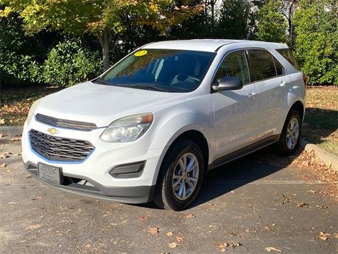 Used 2017 Chevrolet Equinox LS image 3
