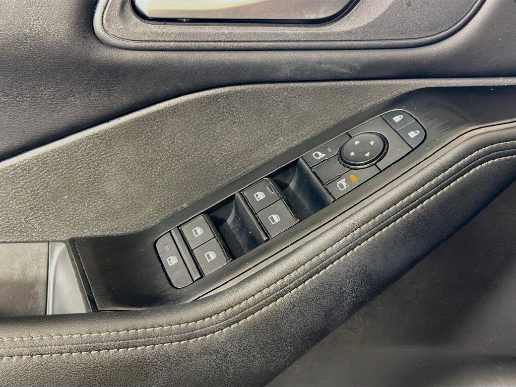 Used 2025 Nissan Rogue SV AWD/4WD image 19