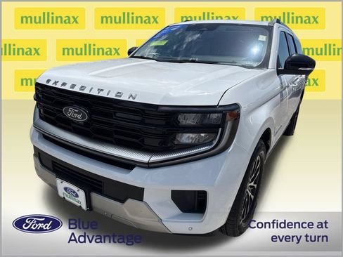 Used 2025 Ford Expedition Max Platinum AWD/4WD image 11