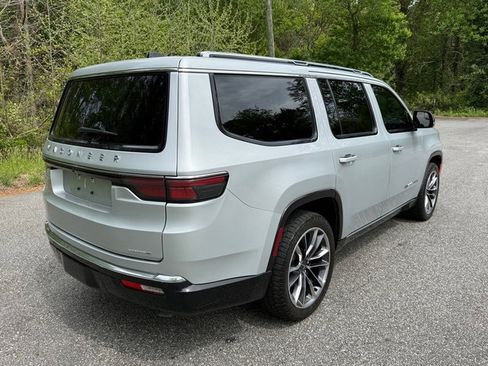 Used 2024 Jeep Wagoneer Series III w/ Premium Group I AWD/4WD image 6