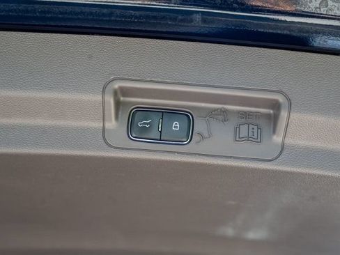 Used 2020 Ford Explorer Platinum w/ Premium Technology Package AWD/4WD image 55