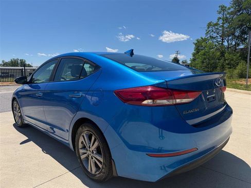 Used 2017 Hyundai Elantra SE FWD image 3