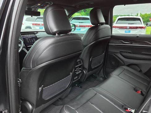 Used 2025 Jeep Grand Cherokee Limited w/ Luxury Tech Group II RWD image 49