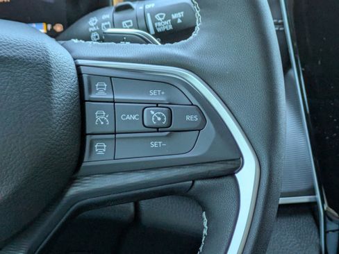 New 2025 Jeep Grand Cherokee L Laredo w/ Luxury Tech Group I image 29