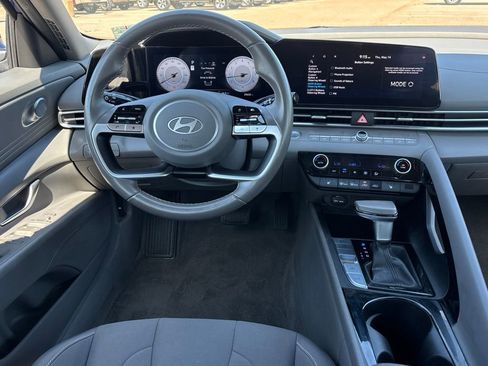 Used 2025 Hyundai Elantra SEL FWD image 9