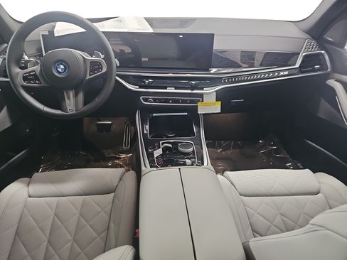 New 2026 BMW X5 xDrive50e w/ M Sport Package AWD/4WD image 9