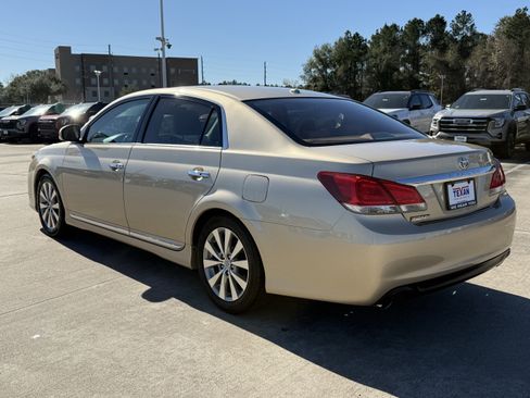 Used 2011 Toyota Avalon Limited image 7