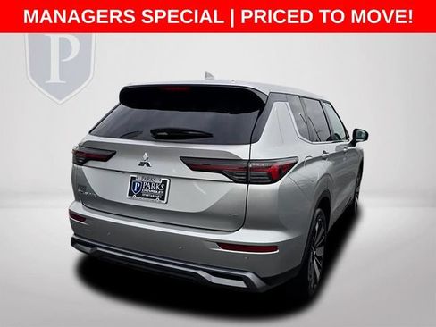 Used 2025 Mitsubishi Outlander SE FWD image 7