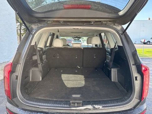 Used 2020 Kia Telluride S w/ S 8 Passenger Seating Package FWD image 8