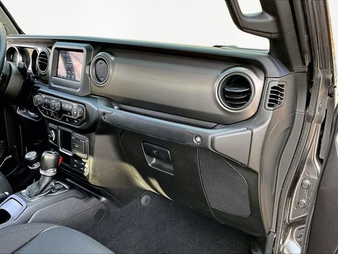 Used 2022 Jeep Gladiator Sport image 18