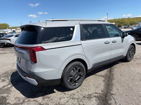 New 2026 Kia Carnival EX FWD image 3