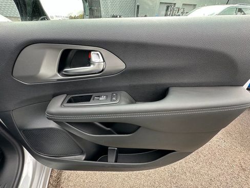 New 2026 Chrysler Pacifica Select AWD/4WD image 25
