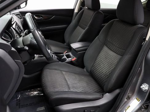 Used 2018 Nissan Rogue SV image 9