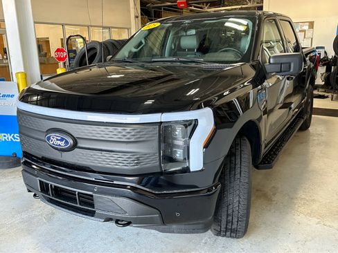 Used 2025 Ford F150 Lightning Flash AWD/4WD image 3