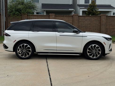 Used 2024 Lincoln Nautilus Reserve AWD/4WD image 10