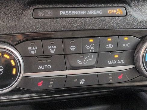 Certified 2022 Ford Escape SE w/ Cold Weather Package AWD/4WD image 28