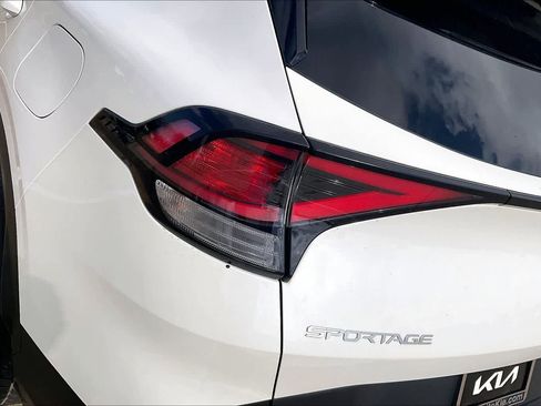 Used 2023 Kia Sportage LX image 31
