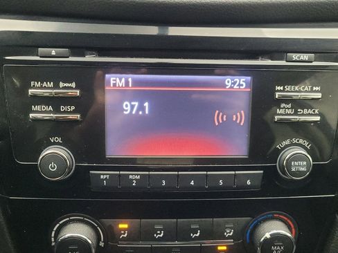 Used 2017 Nissan Rogue S AWD/4WD image 25