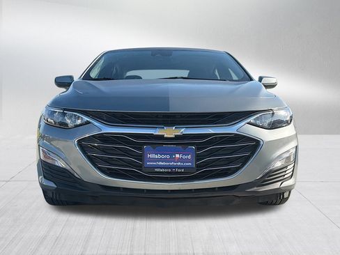Used 2025 Chevrolet Malibu LT FWD image 2
