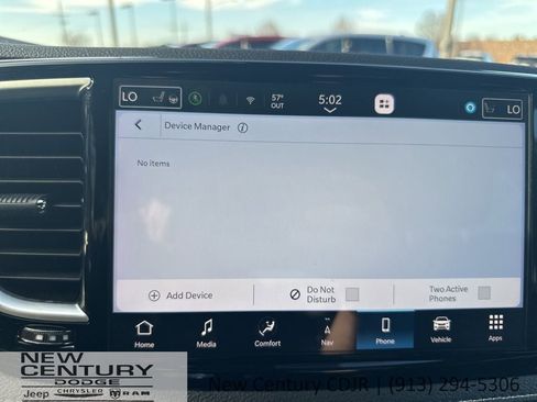 Used 2025 Chrysler Pacifica Limited image 39