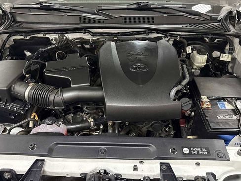 Certified 2018 Toyota Tacoma TRD Sport image 30