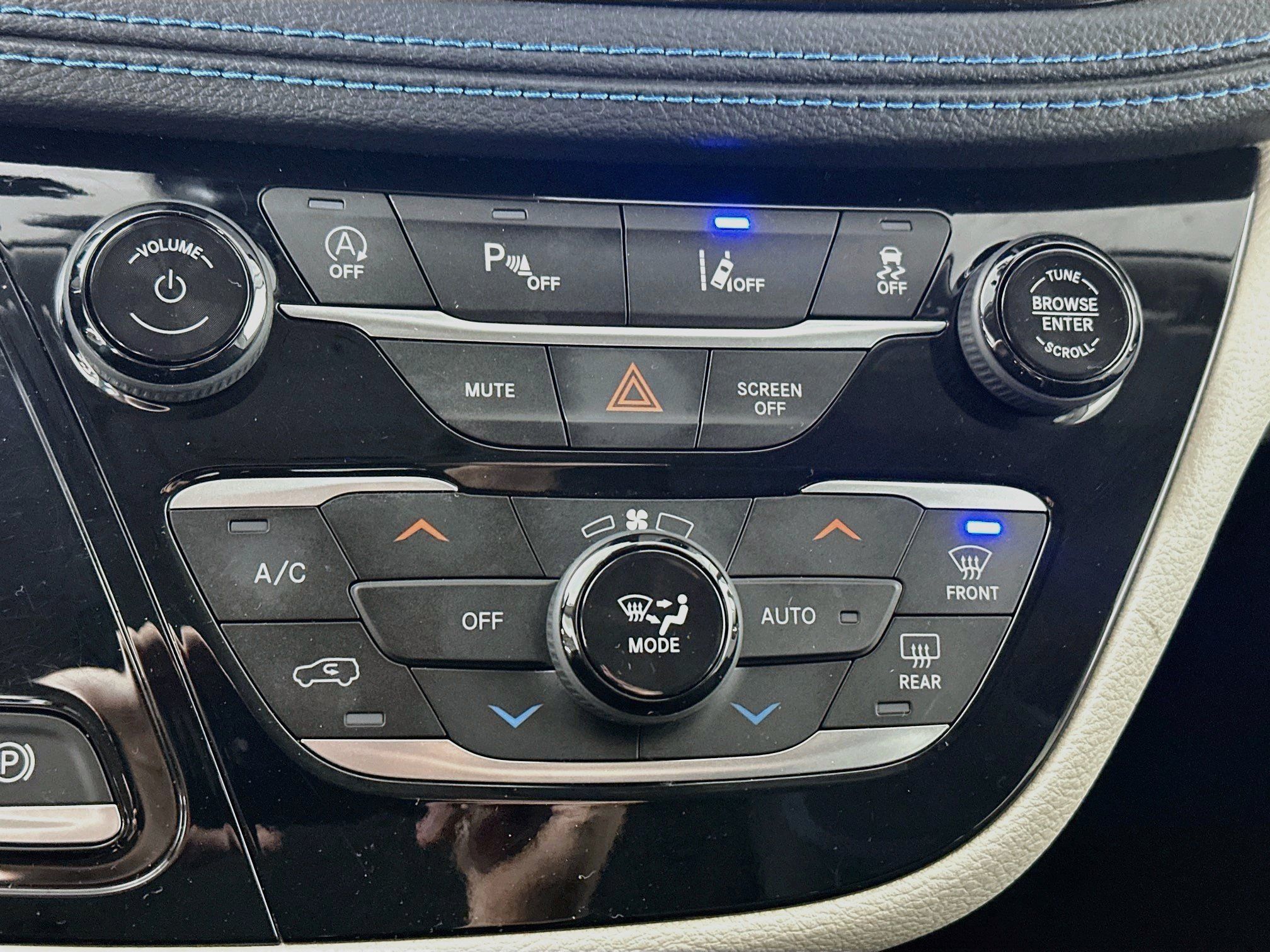 Used 2021 Chrysler Pacifica Touring FWD image 15