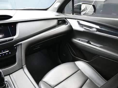Used 2022 Cadillac XT5 Premium Luxury image 12
