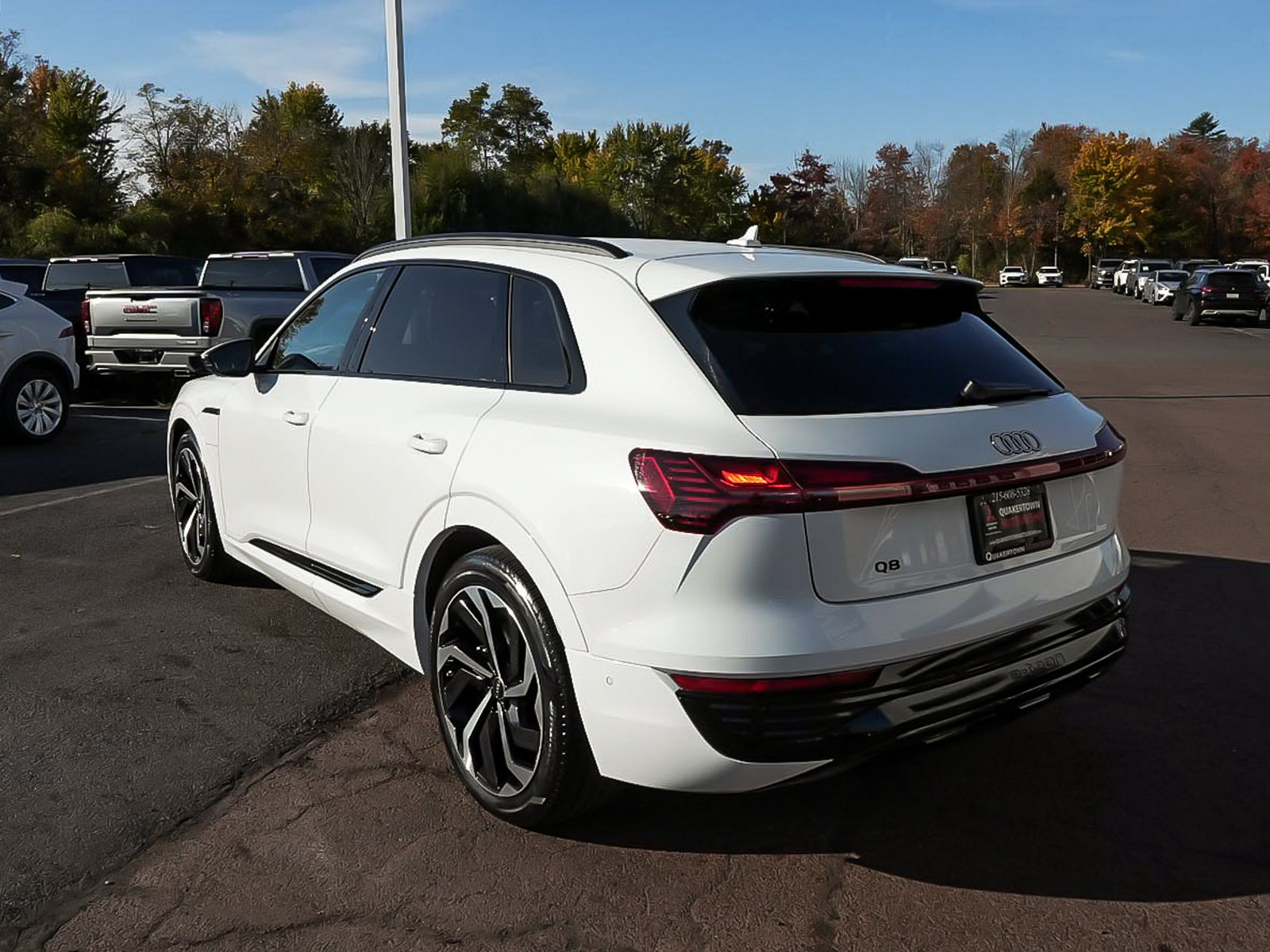 Used 2024 Audi Q8 e-tron Premium Plus AWD/4WD image 4