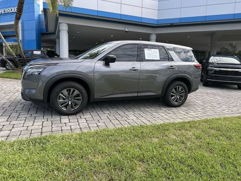 Used 2024 Nissan Pathfinder S FWD image 31