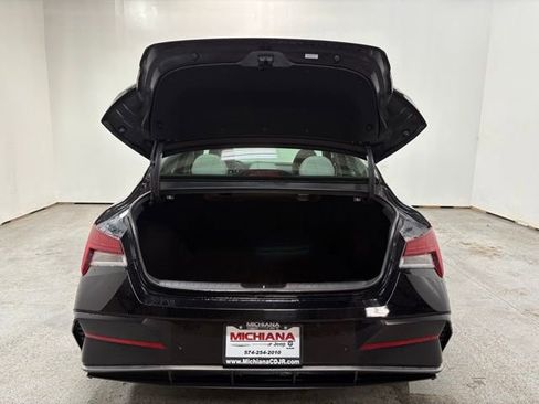 Used 2024 Hyundai Elantra Limited image 9