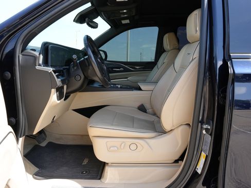 Used 2021 Cadillac Escalade Premium Luxury RWD image 18