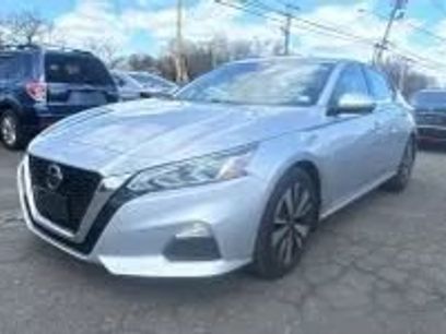 Used 2022 Nissan Altima 2.5 SV w/ SV Premium Package