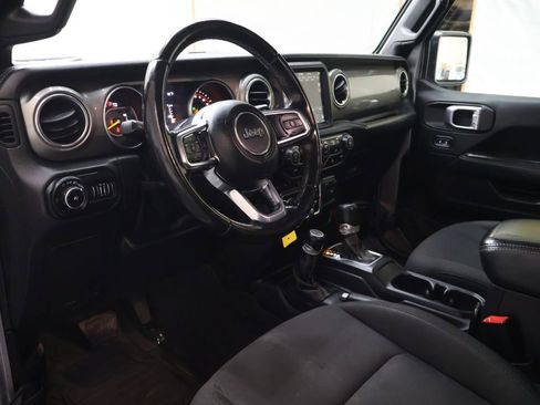 Used 2020 Jeep Wrangler Unlimited Sahara w/ Uconnect 4C Nav & Sound Group AWD/4WD image 17