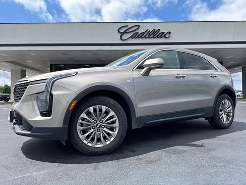 Used 2025 Cadillac XT4 Premium Luxury FWD image 1