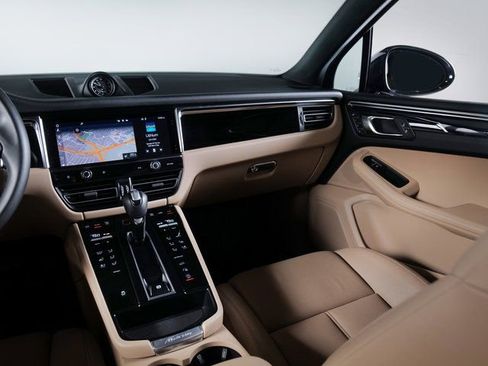 Certified 2023 Porsche Macan image 19