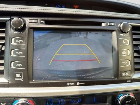 Used 2015 Toyota Highlander Limited Platinum AWD/4WD image 18
