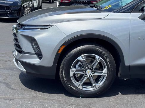 Used 2025 Chevrolet Blazer LT AWD/4WD image 34