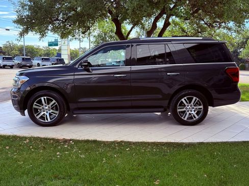 Used 2024 Ford Expedition Limited AWD/4WD image 11