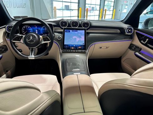 Used 2025 Mercedes-Benz GLC 350e 4MATIC image 6