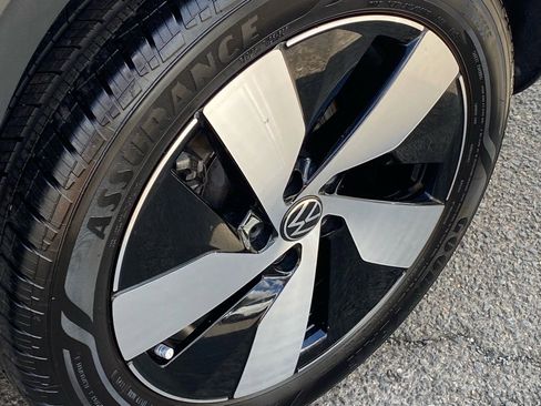 Certified 2023 Volkswagen Taos S image 21