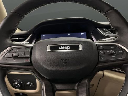 Used 2022 Jeep Grand Cherokee Limited w/ Luxury Tech Group II image 17