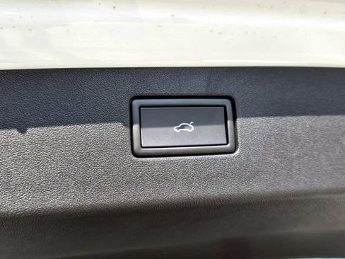 New 2025 Volkswagen Tiguan SE image 31