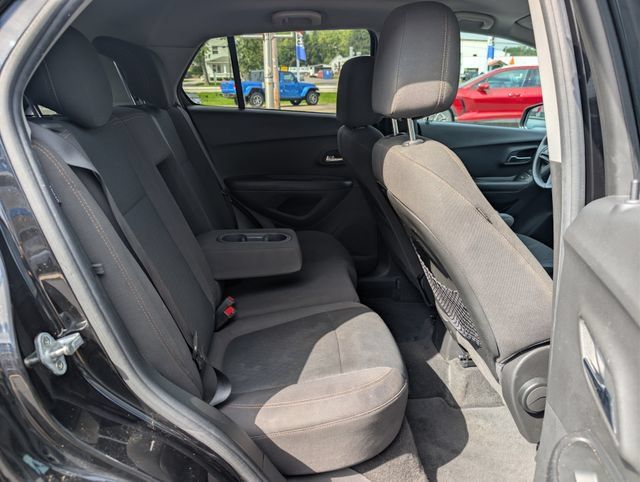 Used 2021 Chevrolet Trax LS w/ Tint and Cruise Package AWD/4WD image 17