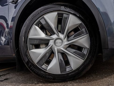 Used 2023 Tesla Model Y Long Range AWD/4WD image 30