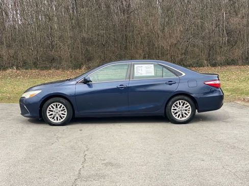 Used 2016 Toyota Camry LE FWD image 4