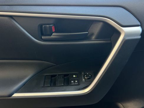 Used 2020 Toyota RAV4 LE FWD image 15