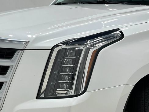 Used 2018 Cadillac Escalade Premium Luxury AWD/4WD image 42