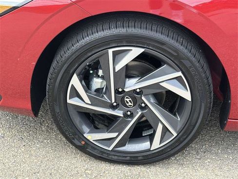 New 2025 Hyundai Elantra SEL image 11